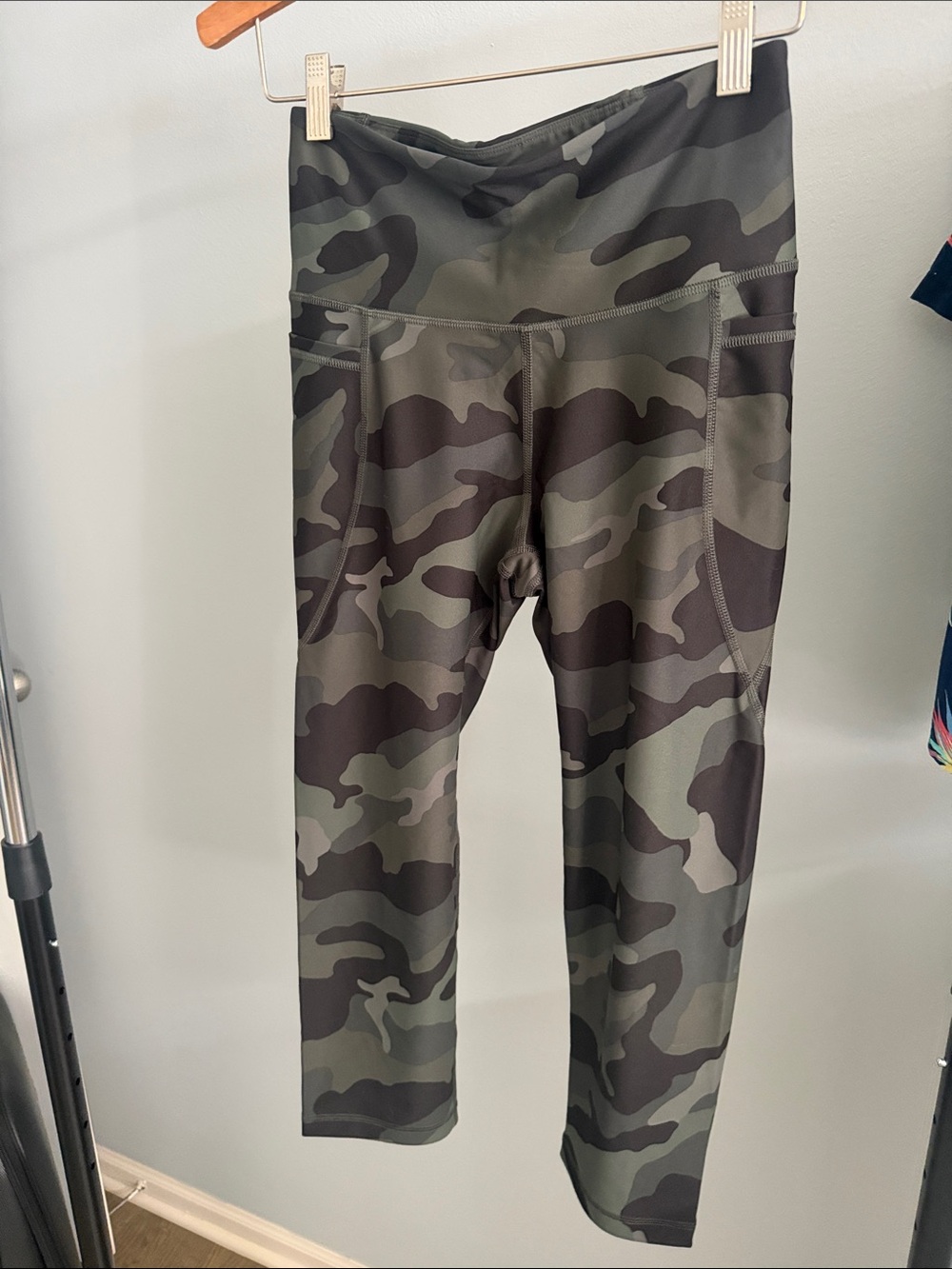 Woman’s Green Camo Active Capri Leggings
